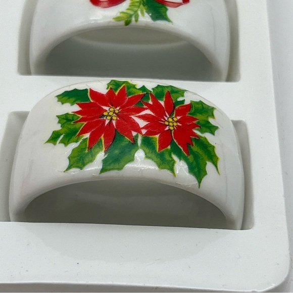 Vintage Set of 4 Handcrafted Porcelain Napkin Rings, Holders Holly & Poinsettias - Picture 6 of 9